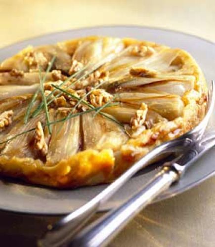 Tarte tatin de alho poró e nozes