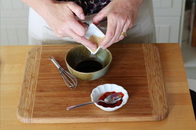 Juntar o açúcar mascavo