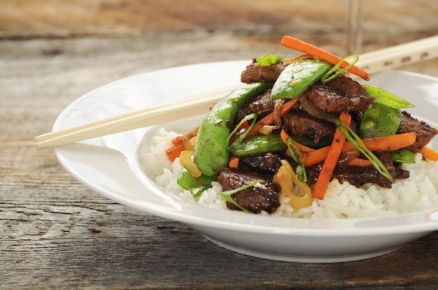 Carne teriyaki com legumes