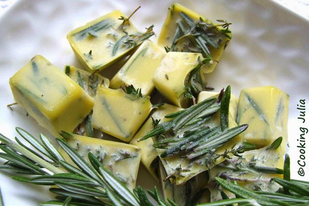 Cubos de azeite e ervas