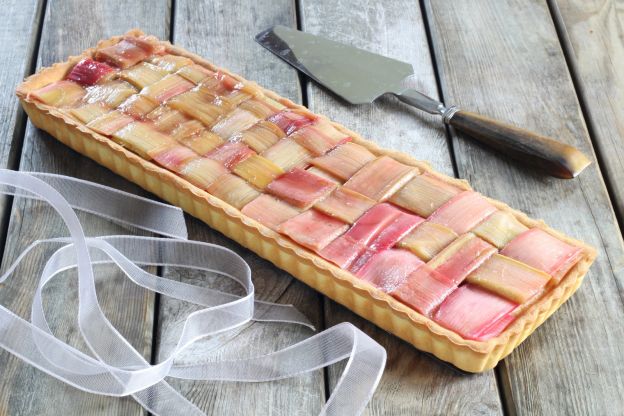 Torta trançada de ruibarbo