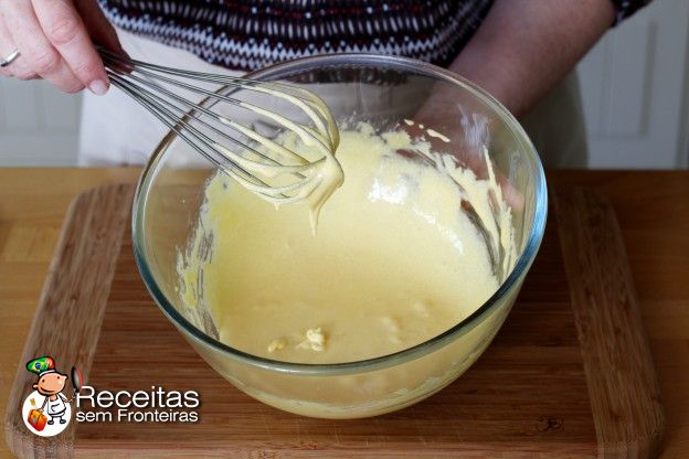Preparar o biscuit (rocambole fino)