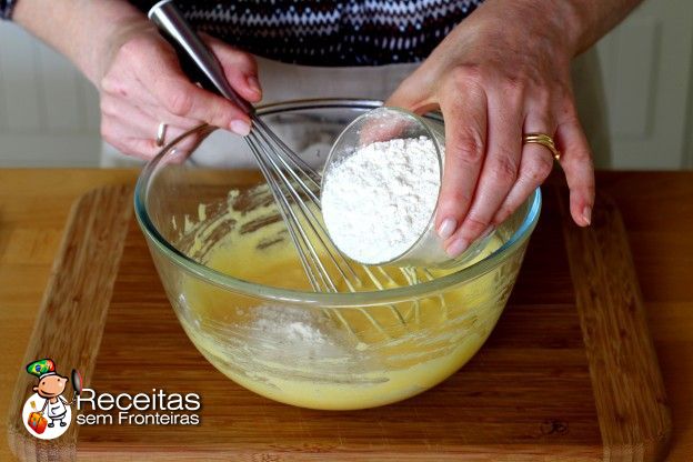 Juntar a farinha e a manteiga