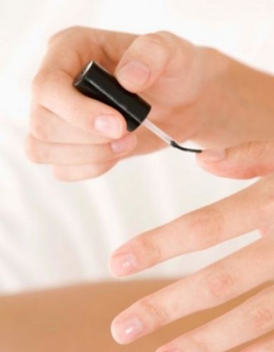 Pintar as unhas de qualquer jeito