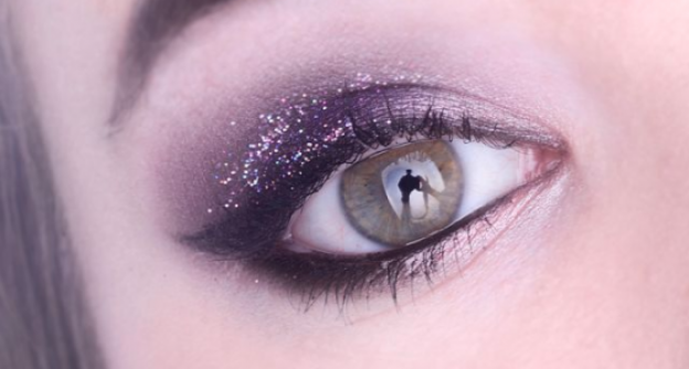 Usar sombras com muito brilho