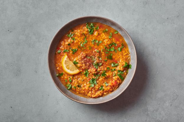 Sopa mediterrânea de lentilha vermelha e tomate