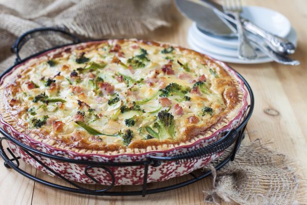 Quiche de bacon, brócolis e amêndoas