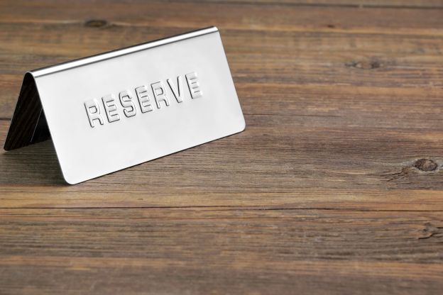 É que... vamos ser mesmo só nós três...