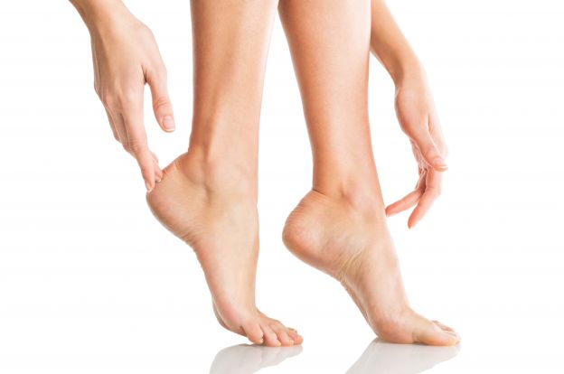 O inchaço dos pés é um sintoma comum