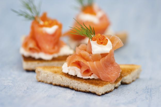 Torradas com salmão