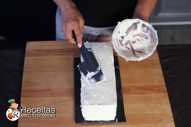 Cobrir o  Sandwich Cake