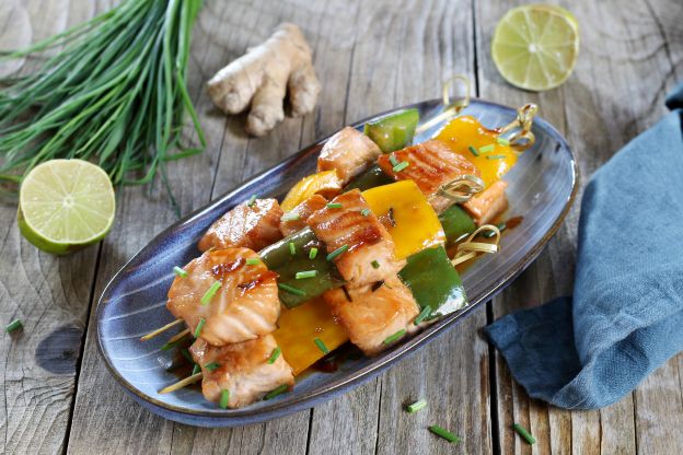 Brochettes de salmão