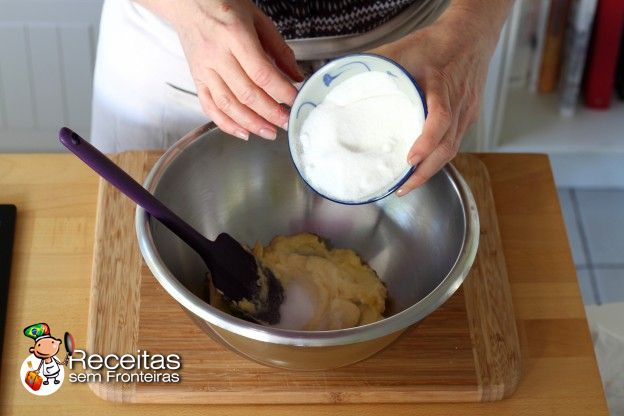 Misturar manteiga e açúcar