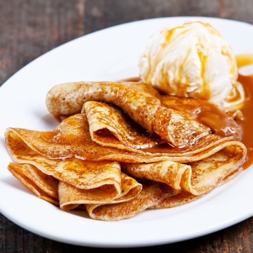 Com caramelo salgado e sorvete