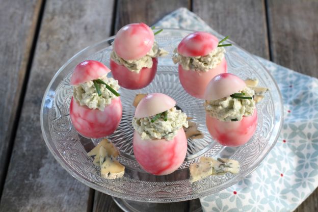 Ovos marmorizados e recheados