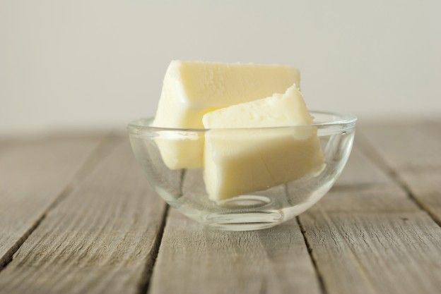 3. Esqueci de tirar a manteiga da geladeira