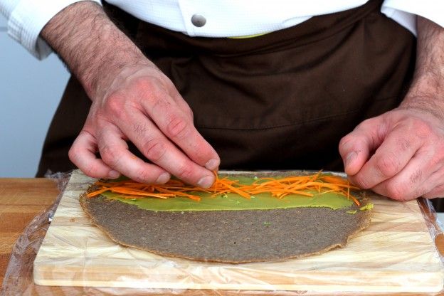 Cobrir com julienne de cenoura