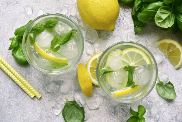 Limonada de manjericão