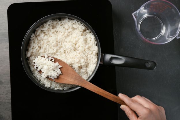 Medir a água para o arroz