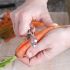 Cortar as extremidades da cenoura