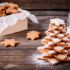Use seus biscoitos para preparar uma árvore  de natal