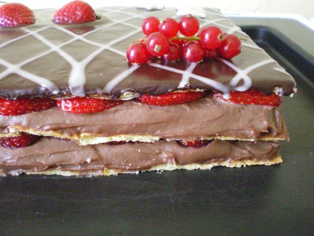 Mil folhas com morangos e chocolate