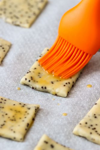 Pincelando os biscoitos