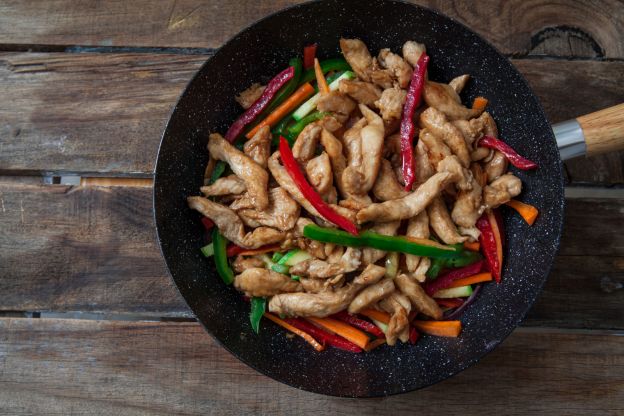 Wok de frango e verduras