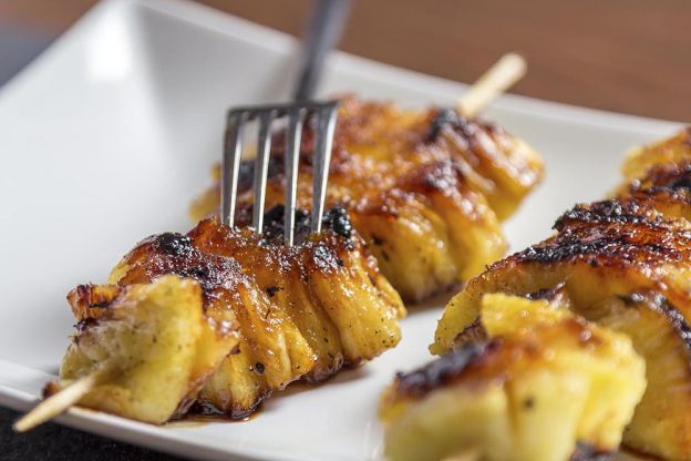 Brochettes de abacaxi