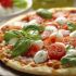 Pizza de tomates cerejas e manjericão