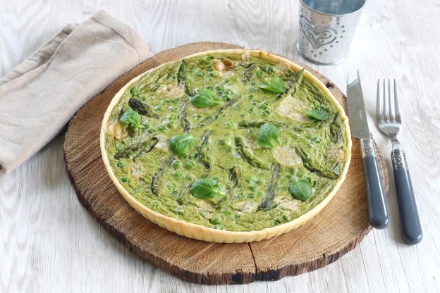 Quiche vegetariana de aspargos, petits-pois e mache (ou agrião)
