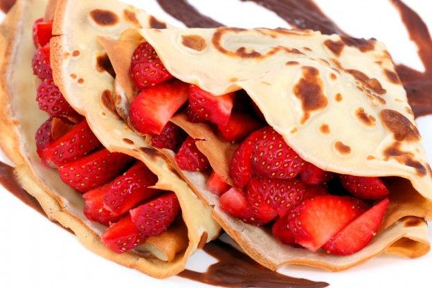 Crepes de morangos e chocolate
