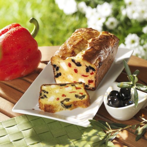 Cake com pimentões, feta e azeitonas