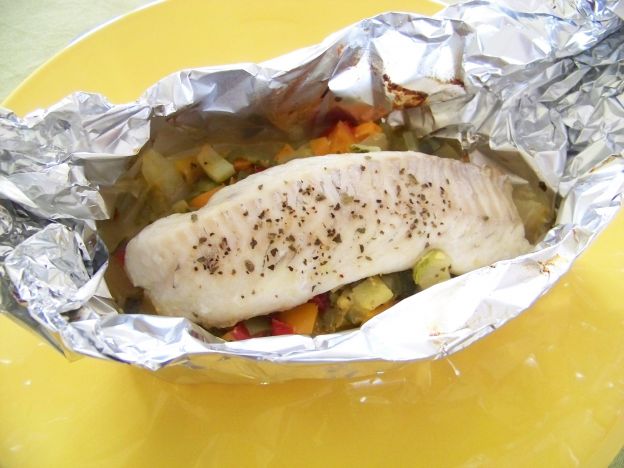 Bacalhau em papelote com legumes