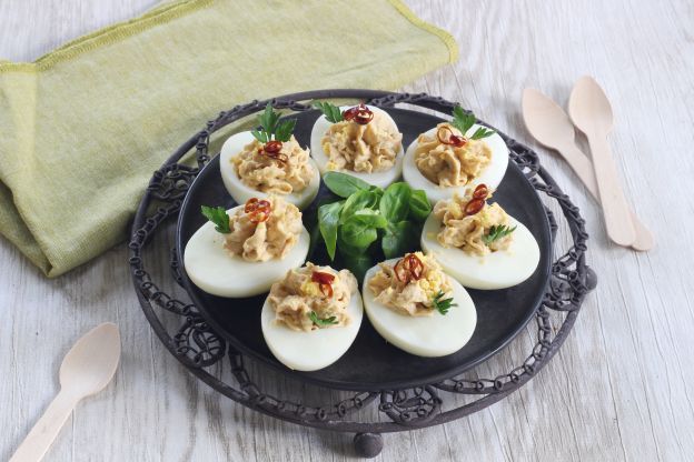 Ovos mimosa com atum e wasabi