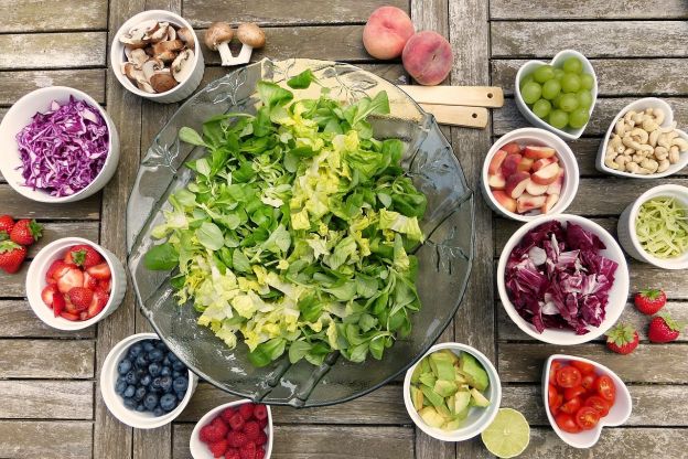 Faça a maior parte de sua refeição com legumes e frutas – ½ do seu prato: