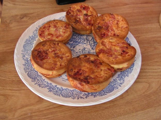 Mini-quiches sem massa com presunto e Gorgonzola
