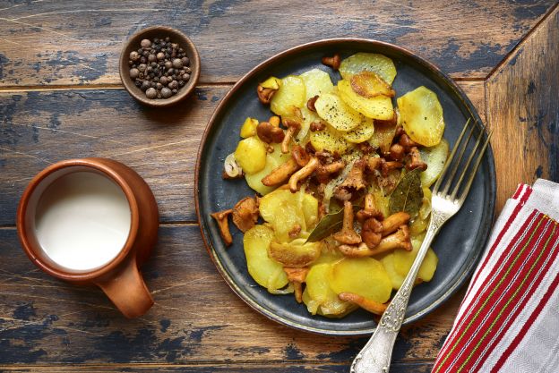 Frigideirada de batatas e cogumelos