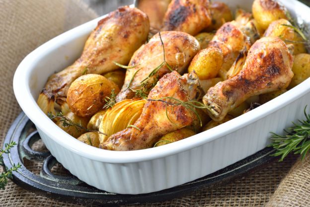 Coxas de frango com batatas ao forno