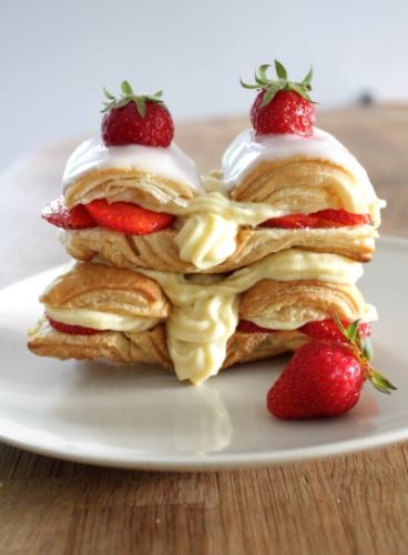 Mil folhas com morangos e ruibarbo