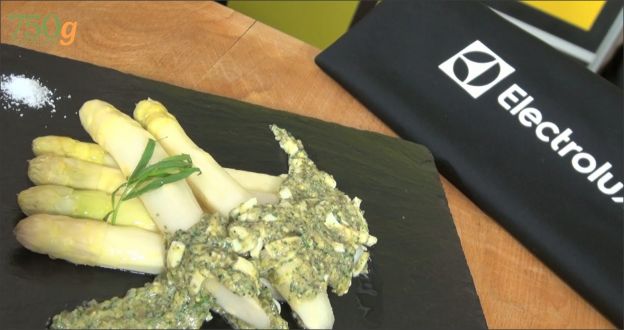 Aspargos com vinagrete tipo molho tártaro