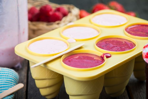 iogurte e frutas vermelhas