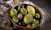 10 receitas imperdíveis para que é fã de azeitonas (pretas ou verdes!)