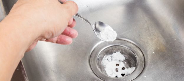 3. desentupindo a pia