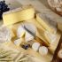 16. Servindo queijos saborosos