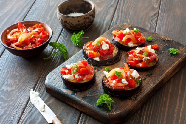 45min -Bruschetta de berinjela com mussarela de búfala e tomate