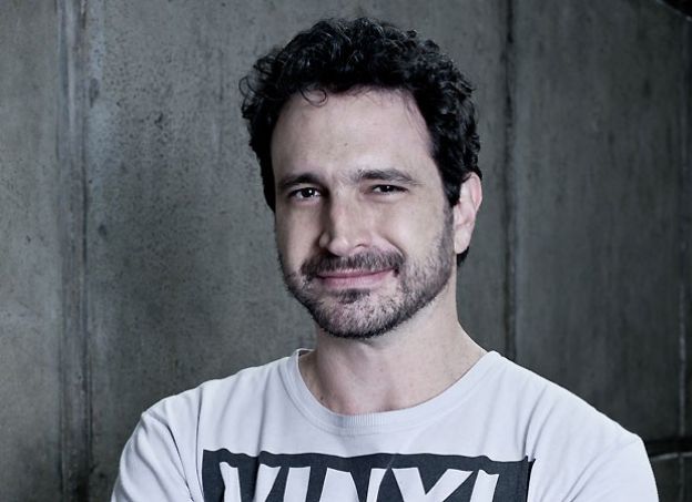 Caco Ciocler já foi pego numa blitz portando uma trouxinha de maconha, a qual foi apreendida pela polícia