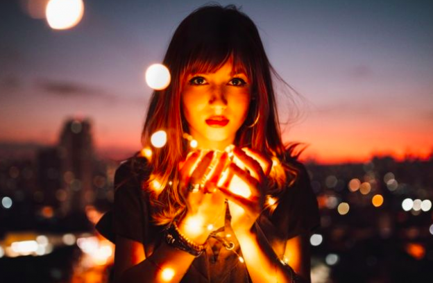 Gêmeos: Bruxa de Luz