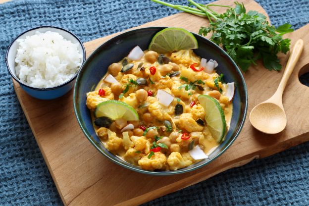 Curry vegetariano com couve flor gratinada