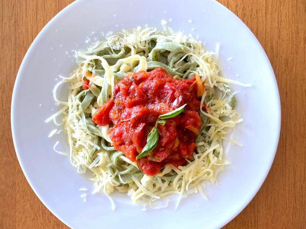 PALHA E FENO AO MOLHO DE TOMATE SECO